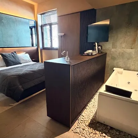 Hotel Palazzo Pepe & Jacuzzi 4*